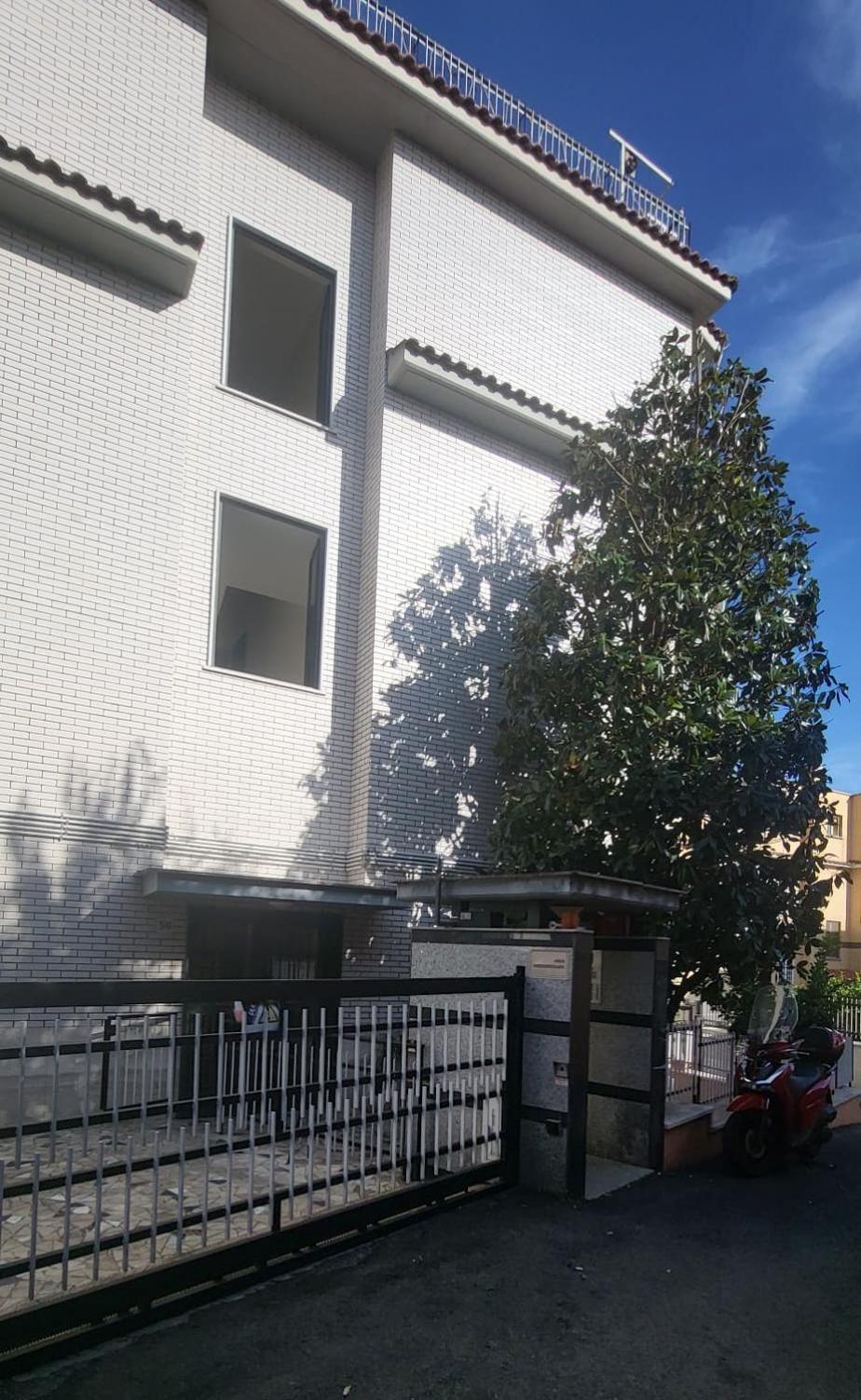 3 Sisters House Rom